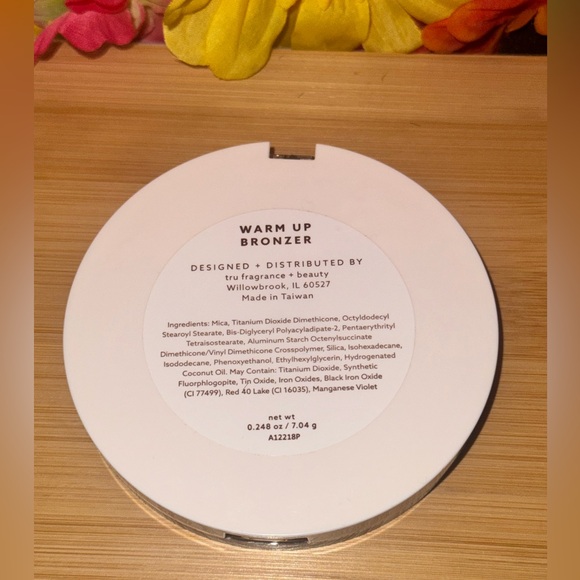 Diverse Shades Eyeshadow Palette - Picture 5 of 6